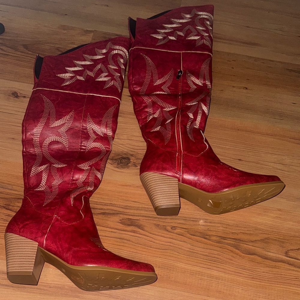 Over-the-Knee Red Western-Inspired Boots with Embroidered Accent